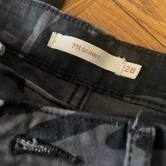 Levi's 711 Skinny Jeans - Picture 5 of 8
